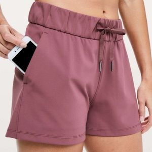 NEW Lululemon On The Fly Short *2.5"